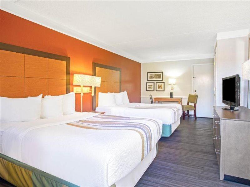 La Quinta Inn By Wyndham ויקטוריה מראה חיצוני תמונה