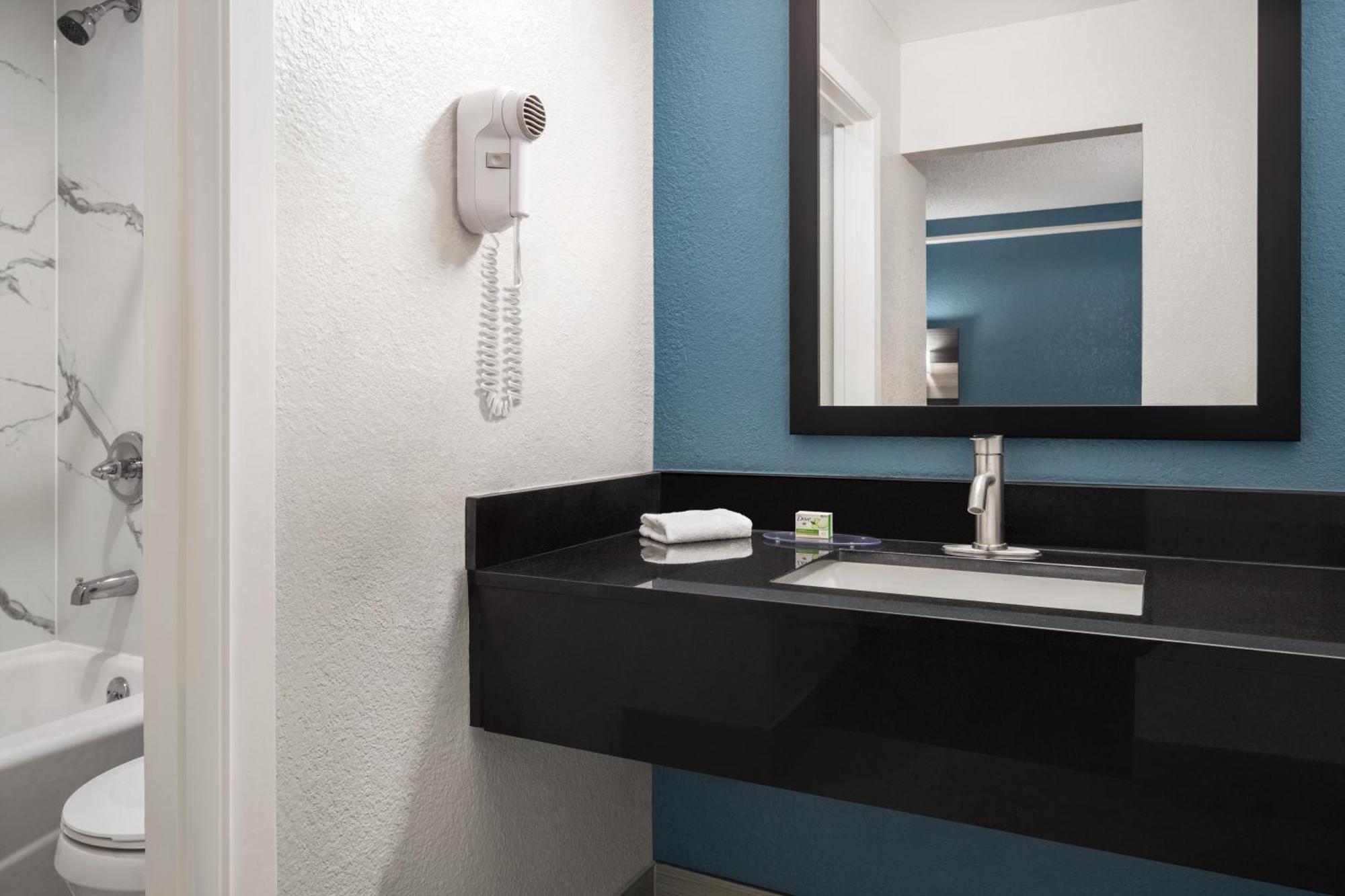 La Quinta Inn By Wyndham ויקטוריה מראה חיצוני תמונה