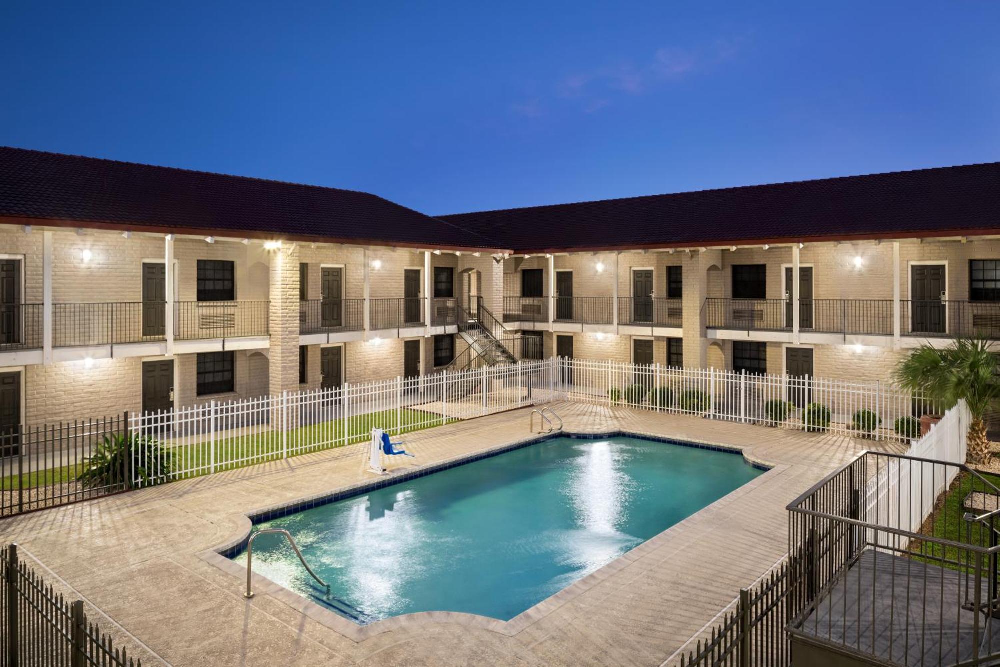La Quinta Inn By Wyndham ויקטוריה מראה חיצוני תמונה