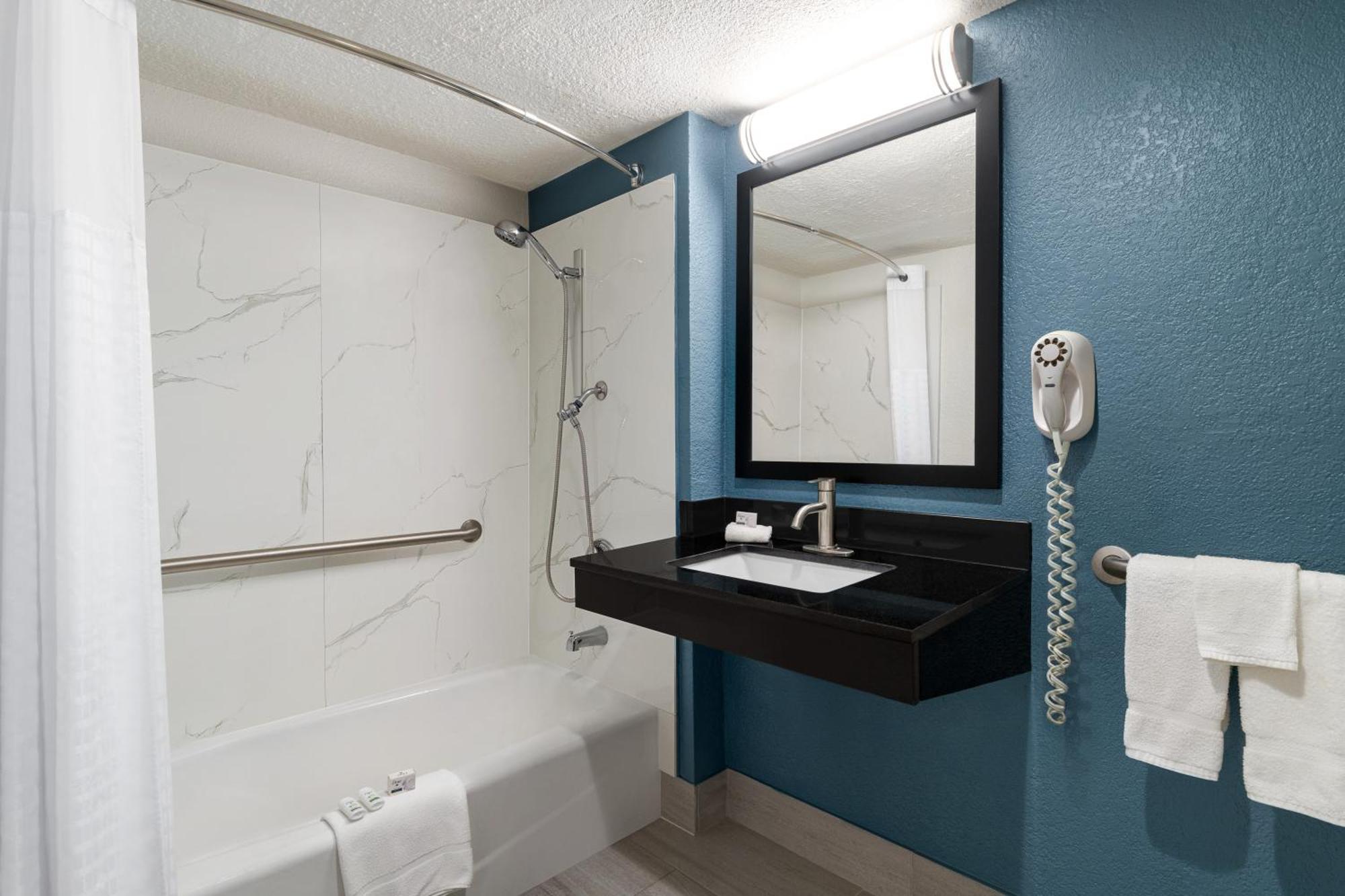La Quinta Inn By Wyndham ויקטוריה מראה חיצוני תמונה