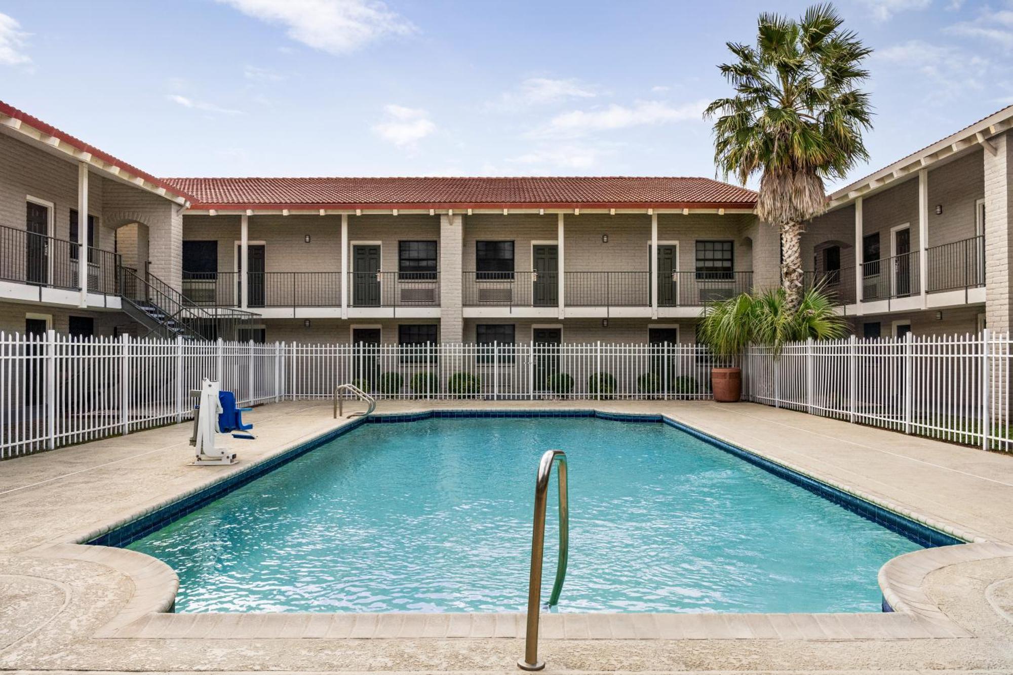 La Quinta Inn By Wyndham ויקטוריה מראה חיצוני תמונה